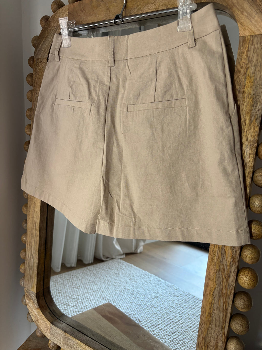 BERMUDAS DE LINO BEIGE