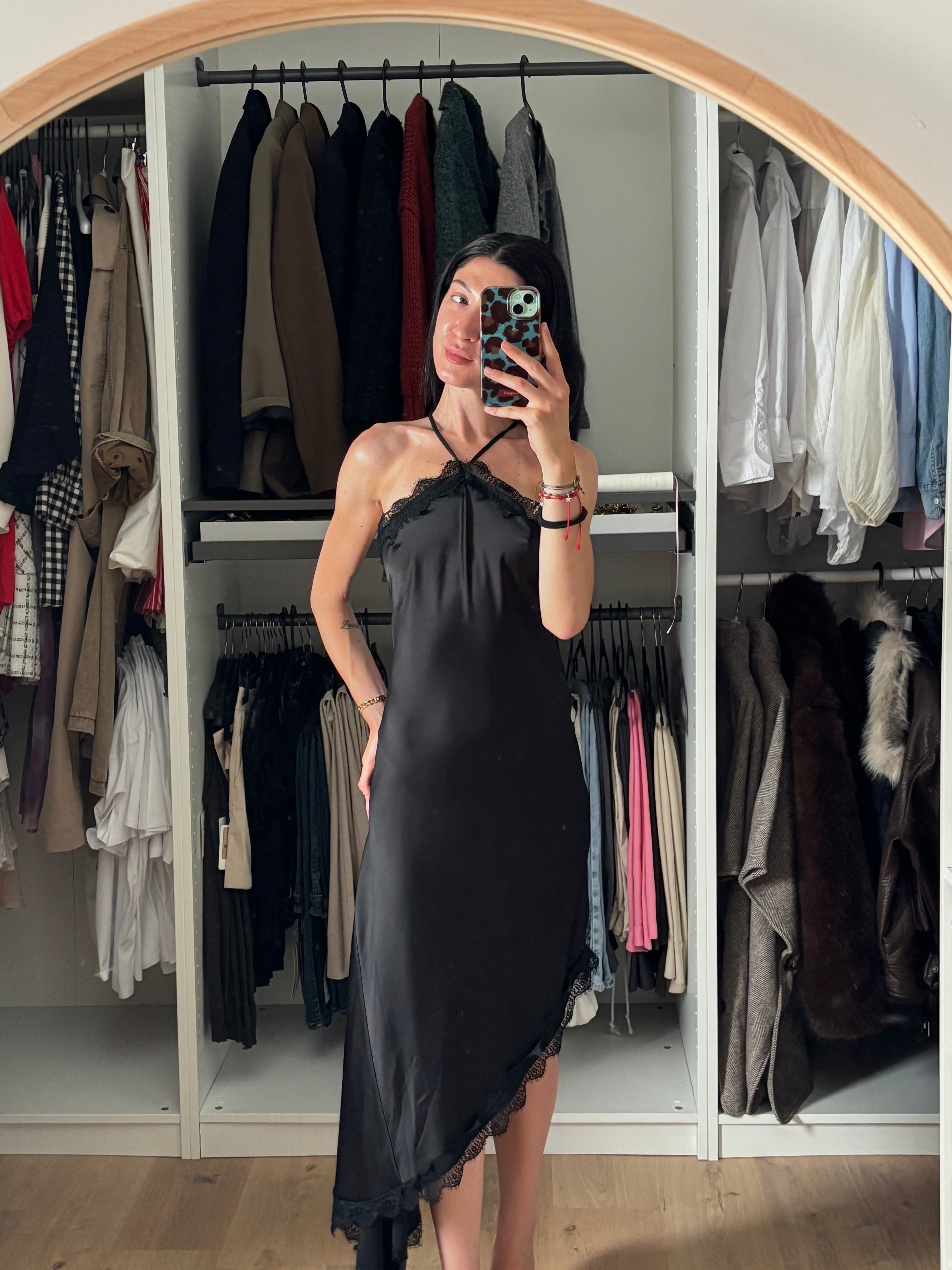 VESTIDO NEGRO SATINADO